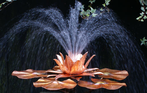 фонтан для садового пруда
